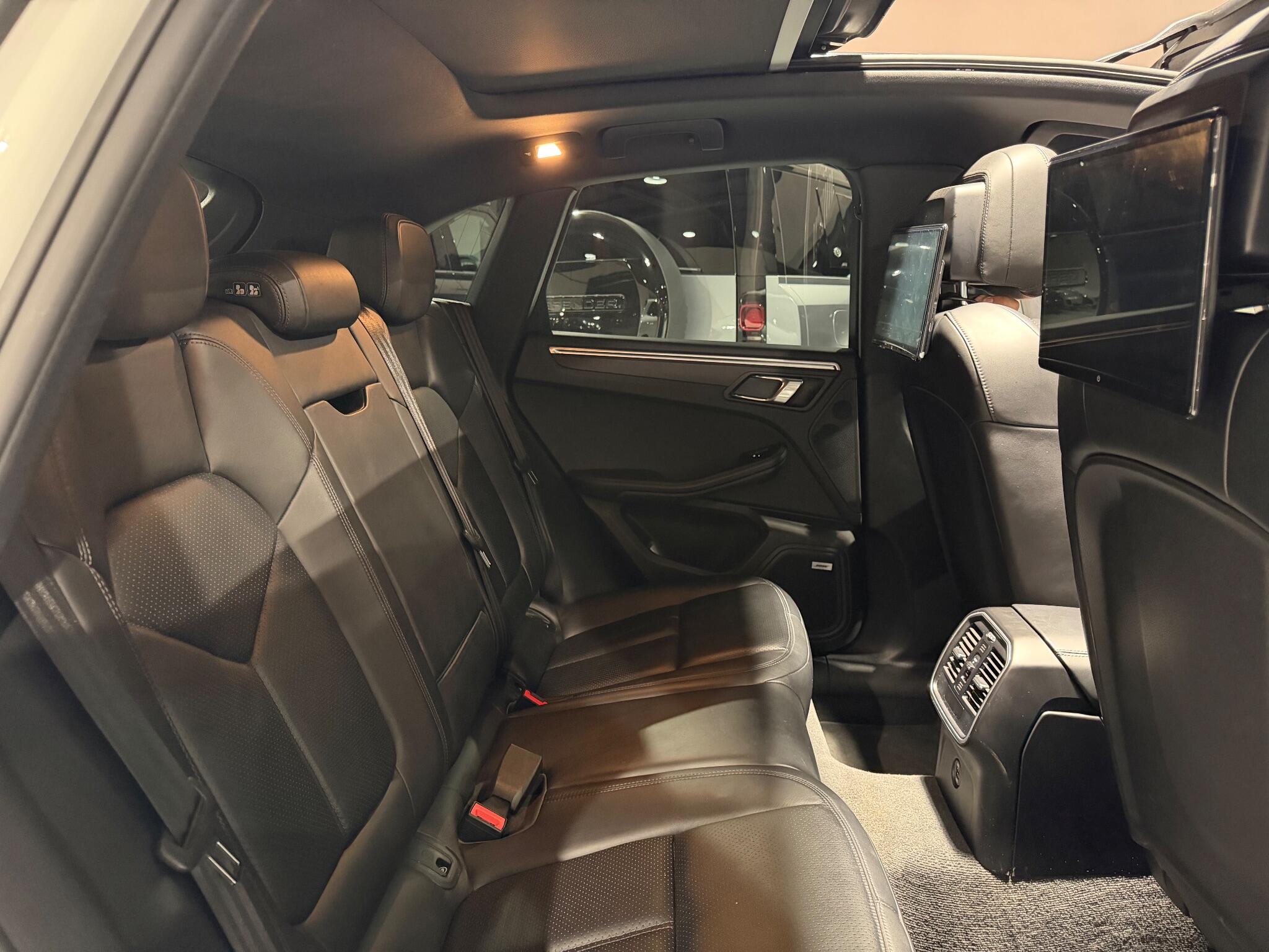 Porsche Macan 2.0T SUV 5dr Petrol PDK 4WD Euro 6 (s/s) (252 ps)